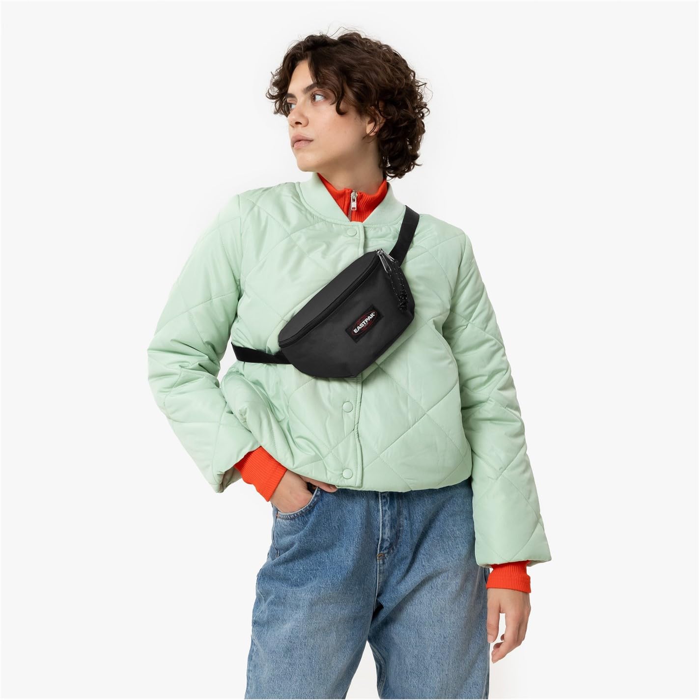 eastpak-springer-sac-banane-2-l-noir-100-nylon-poche-zipp-e-cach-e image 2