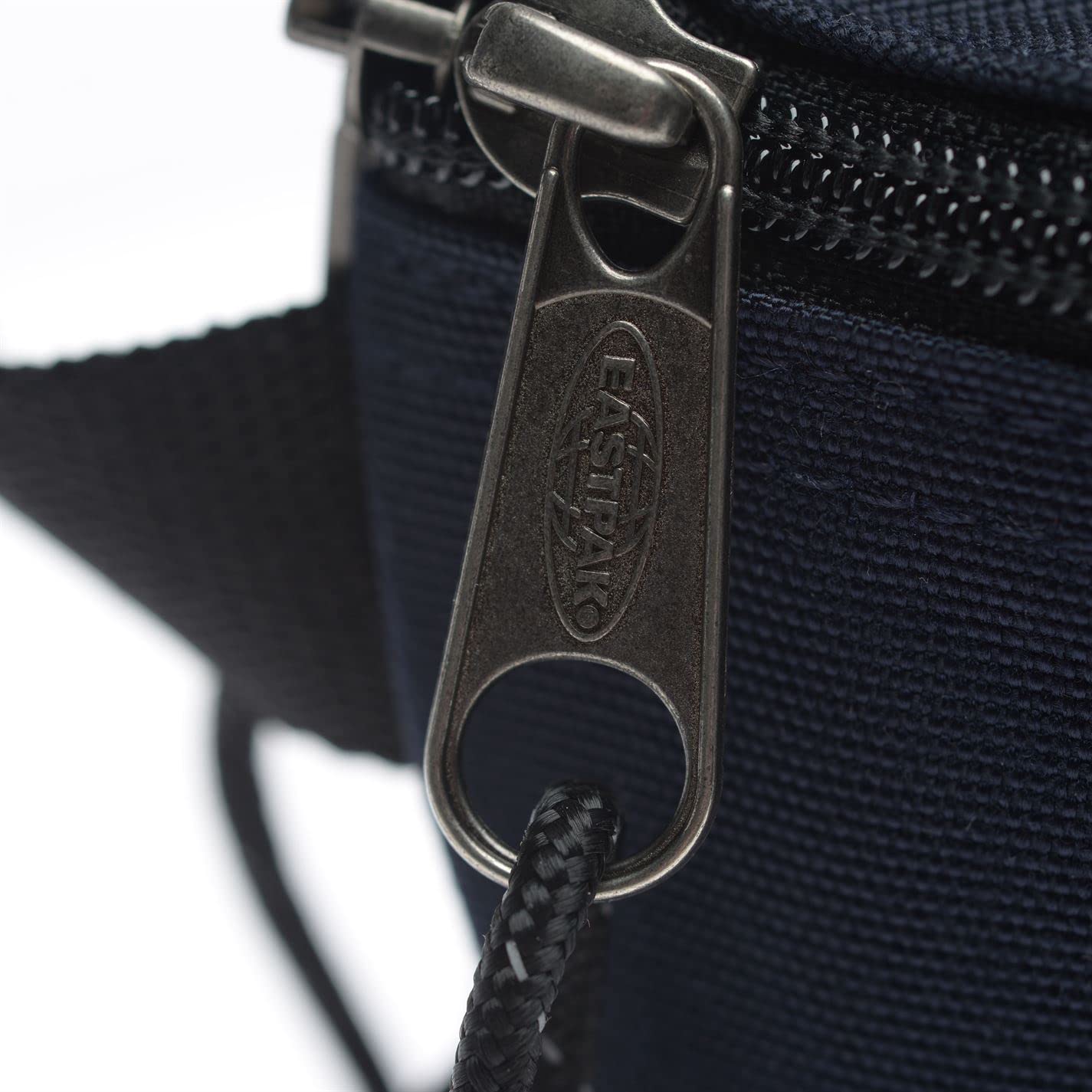eastpak-springer-sac-banane-2-l-23-cm-cloud-navy-poche-arri-re-zipp-e-s-curis-e- image 2